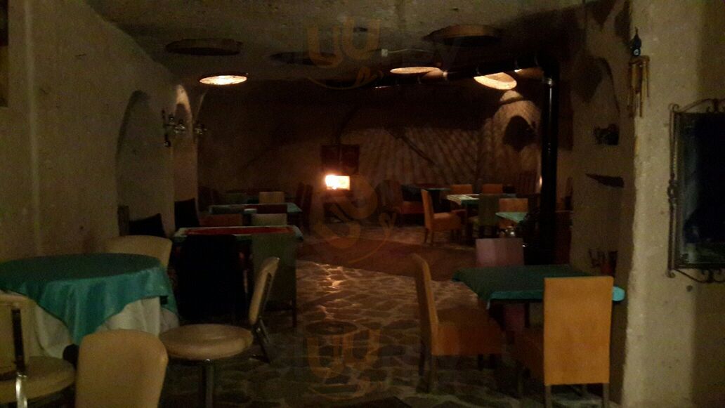 Edy Cafe & Pub