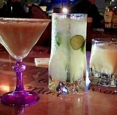 Mr.b Cocktail Bar & Bistro