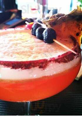 Mr.b Cocktail Bar & Bistro