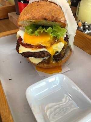 Meat Burger & Steakhouse