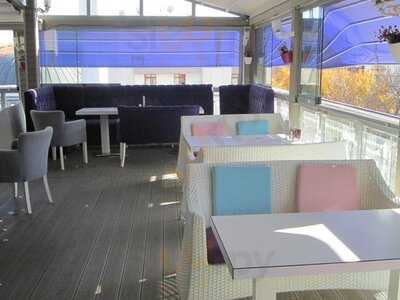 7 On Heaven Cafe And Bistro