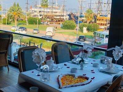 Manima Restaurant Cafe & Bar