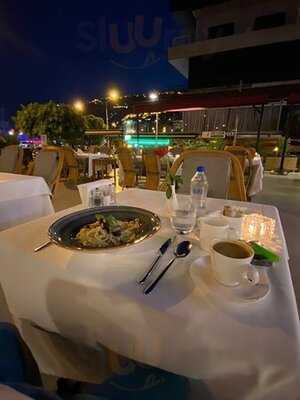 Manima Restaurant Cafe & Bar