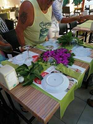 Favori Restaurant Cafe & Bar