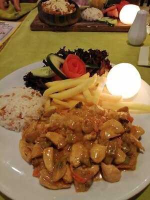 Favori Restaurant Cafe & Bar