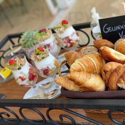 Conny's Restaurant And Bar