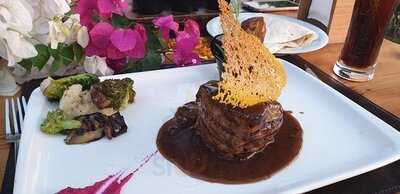 Mem-et Lounge Bar & Restaurant