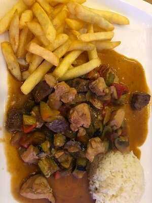 Mem-et Lounge Bar & Restaurant