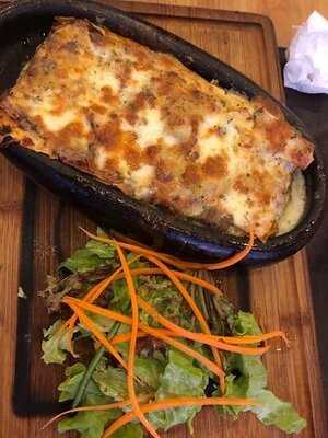 Mem-et Lounge Bar & Restaurant