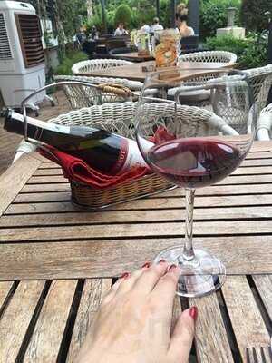 Shakespeare Coffee & Bistro