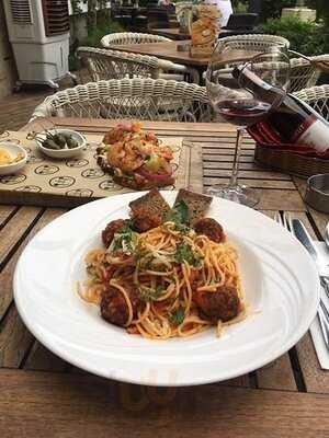 Shakespeare Coffee & Bistro