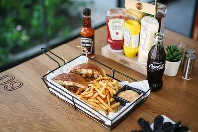 Meet'n Corner Burger