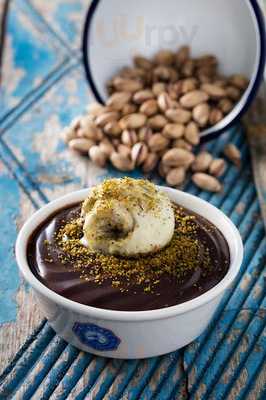 Alaçatı Muhallebicisi