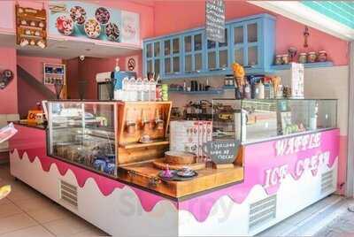 Bubble Waffle & Roll Ice