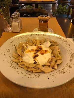 Cozy Restaurant Cafe & Pub