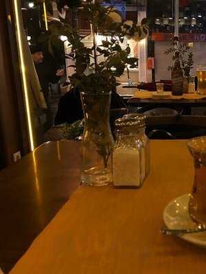 Cozy Restaurant Cafe & Pub