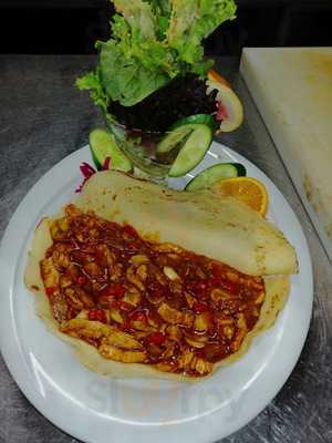 Magnaura Cafe & Restaurant