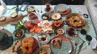 Çeşme Bazlama Kahvaltı