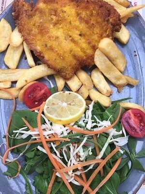 Happy Moon's Cafe Ve Restaurant