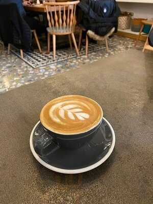 Brekkie Croissant & Cookie