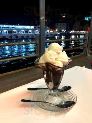 Aruna Restaurant & Cafe