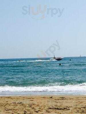 Full Moon Beach Cafe