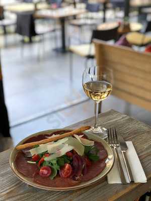 Olio Cafe & Restaurant