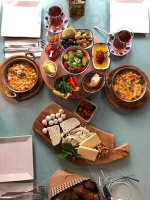 Biberon Cafe And Crafts