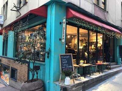 Biberon Cafe And Crafts