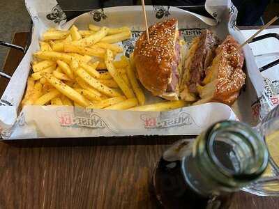 Nusr-et Burger Kanyon