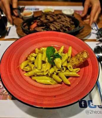 2hc Cafe & Restaurant