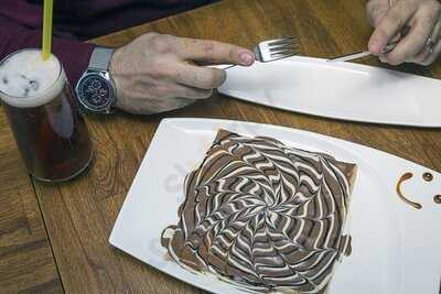 Laroza Pizza & Chocolate Cafe