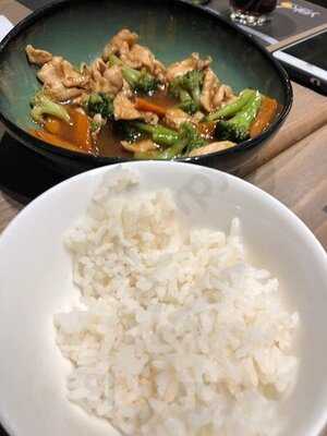 Yak'o Sushi & Noodle