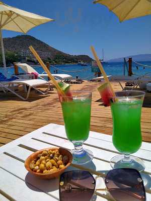 Zorba Beach & Cafe