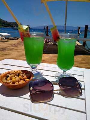 Zorba Beach & Cafe