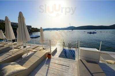 Blu Beach & Restaurant