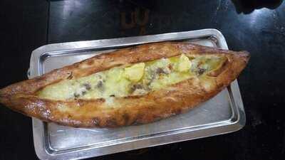 Kardeşler Karadeniz Pide