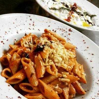 Karışık Pizza & Cafe