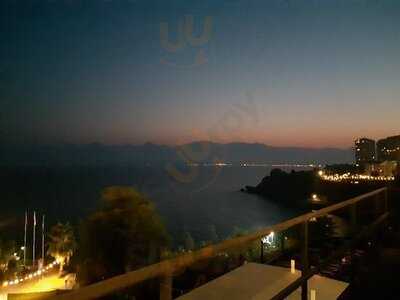 Ten Points Cafe & Bistro