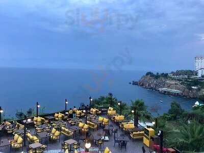 Ten Points Cafe & Bistro