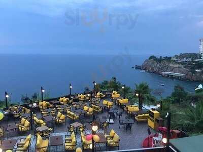 Ten Points Cafe & Bistro