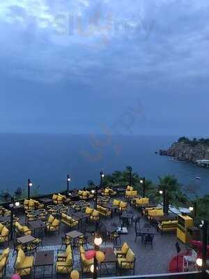 Ten Points Cafe & Bistro