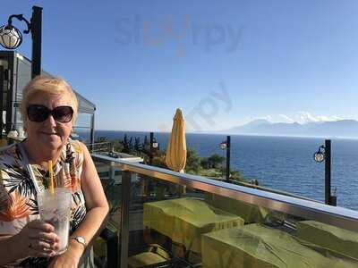 Ten Points Cafe & Bistro