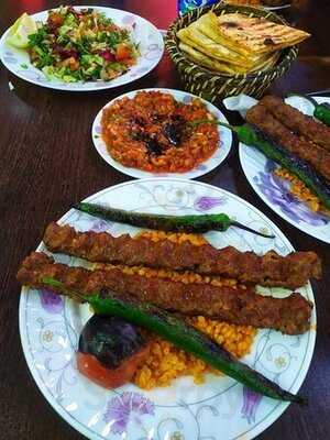 Tahir Usta Durum Ve Kebap Salonu