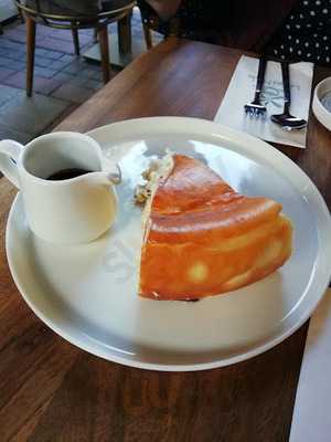 Le Petit Moulin Cafe