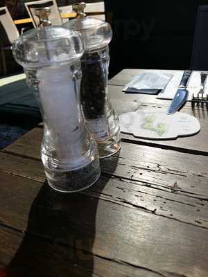 Republk Cafe & Restaurant