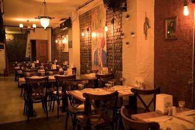 Müzeyyen'in Balkonu