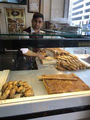 Meşhur Sarıyer Börekçisi Karaköy