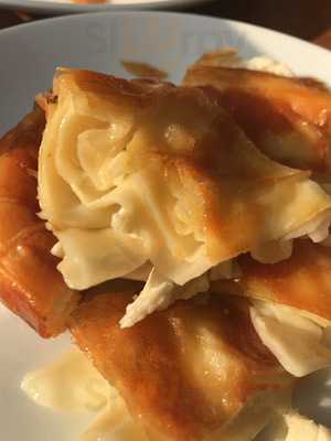 Meşhur Sarıyer Börekçisi Karaköy