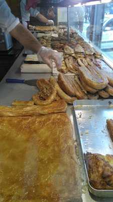 Meşhur Sarıyer Börekçisi Karaköy